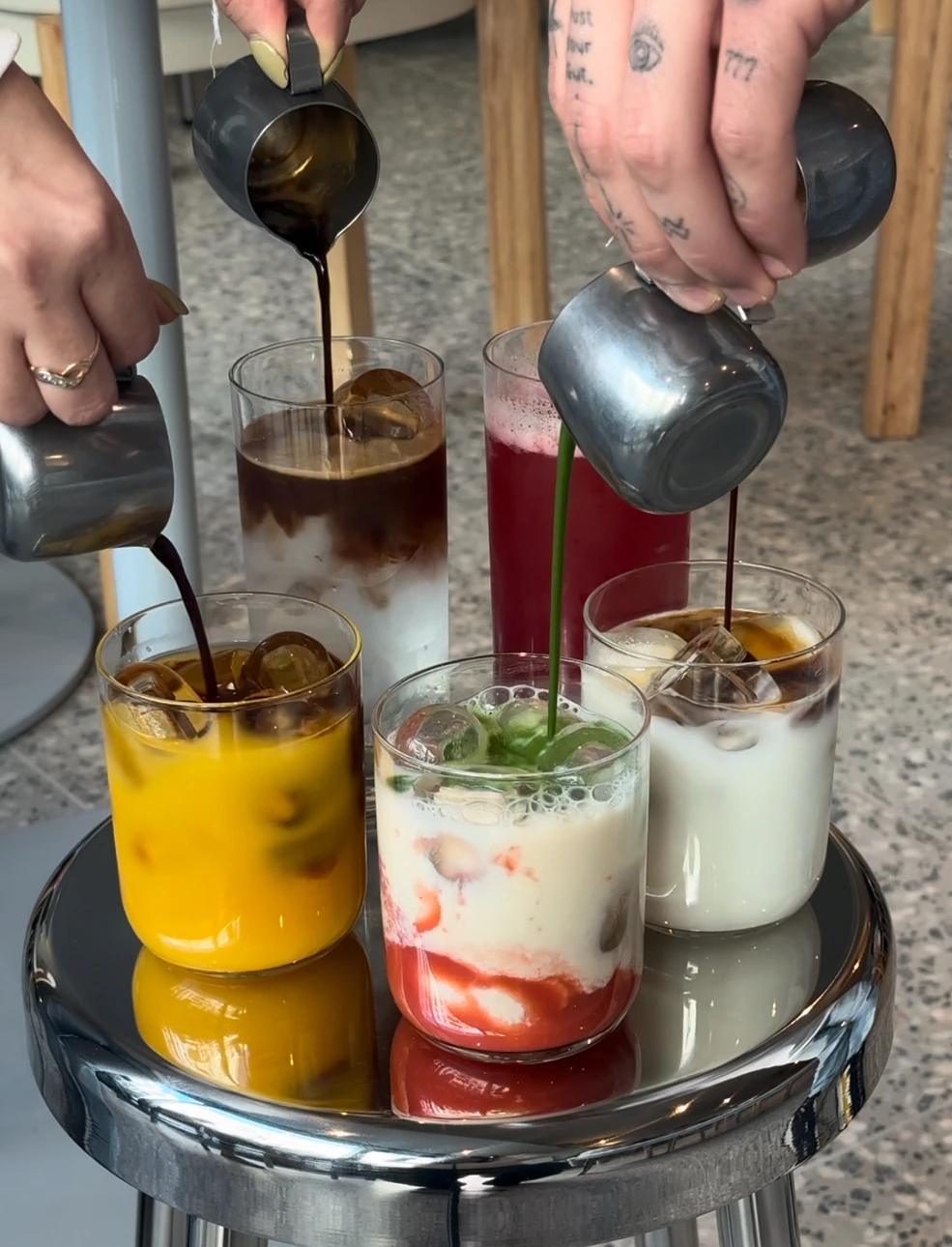Cocktails a serem servidos — vídeo viral para Heim Cafe